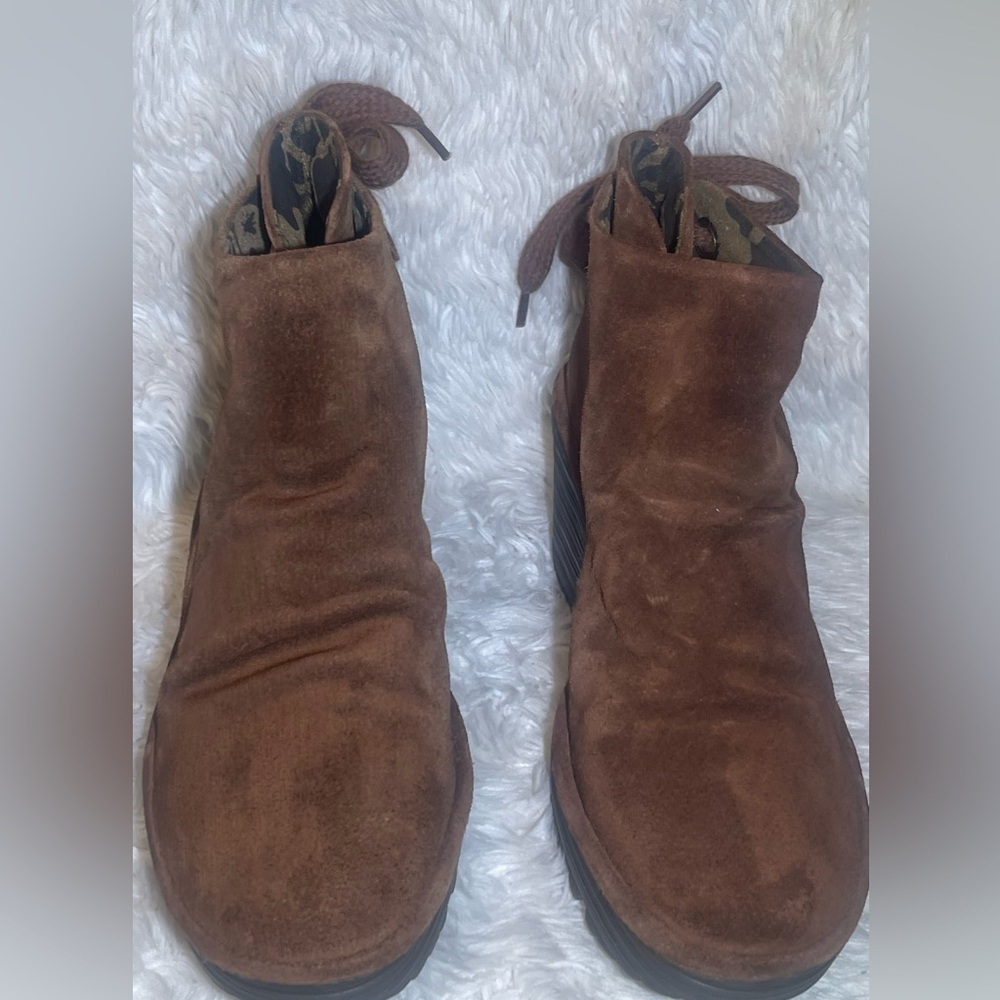 Fly London yebi women’s Brown Suede Ankle Boots size 8